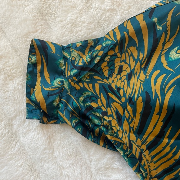 White House Black Market Top. - Picture 4 of 8